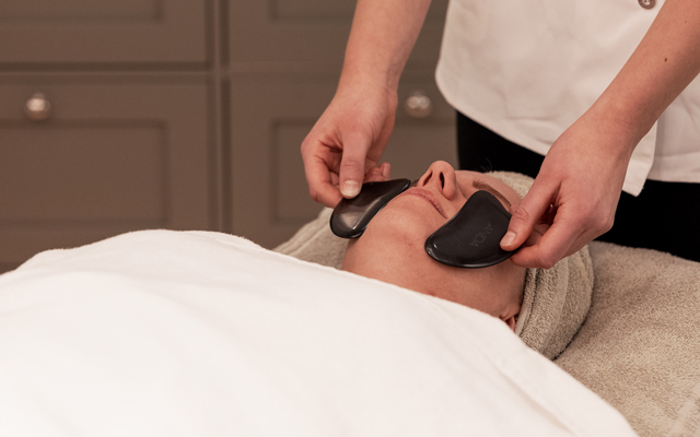 Spabehandling med varma stenar