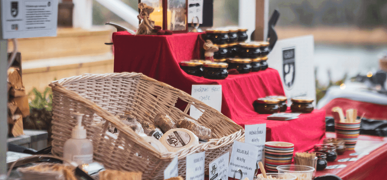 Julmarknad med hantverksprodukter