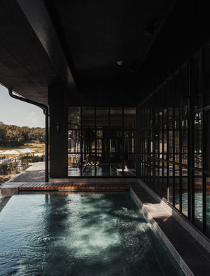 Vacker utomhuspool i skärgården 