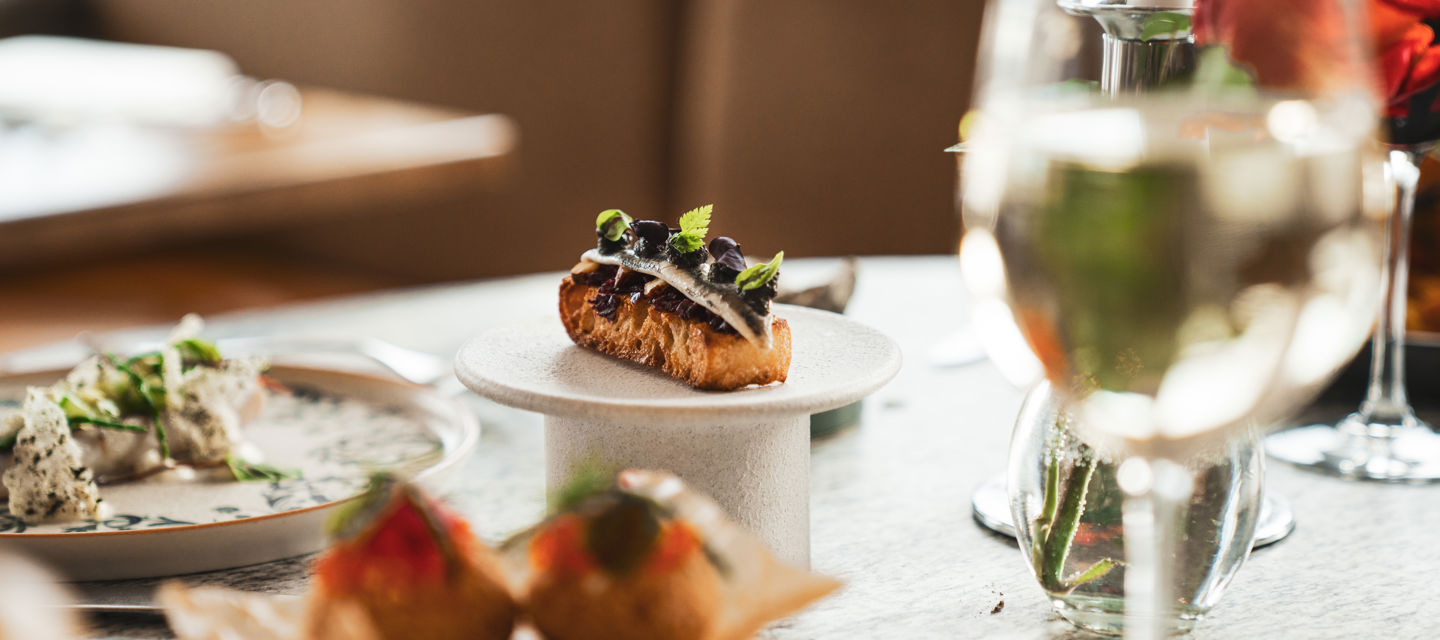 Smårätter serverade i restaurangen