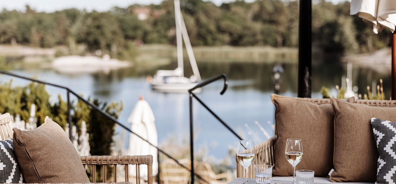 Vacker havsutsikt från hotellets terrass