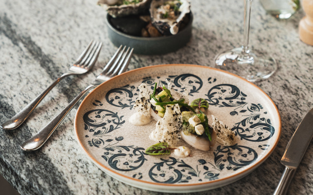 Fina maträtter serveras i hotellets restaurang