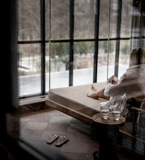 Person i relaxavdelningen i hotellets spa