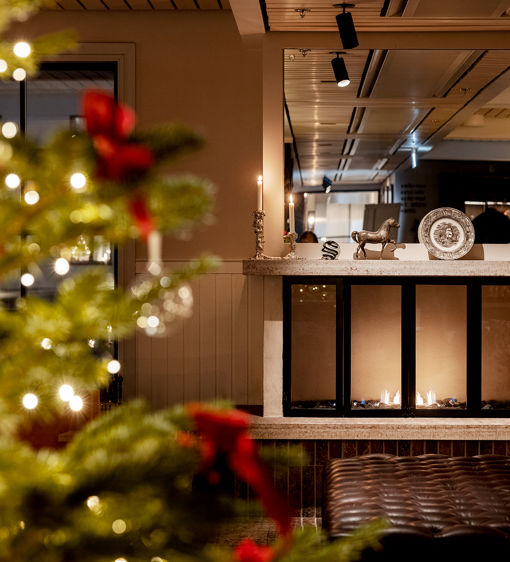 Julgran och öppen spis