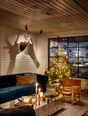 Julpynt i hotellets reception