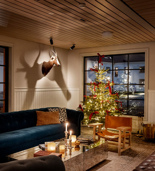 Julpynt i hotellets reception