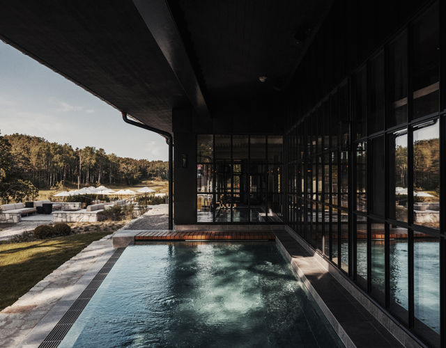 Pool i vacker miljö