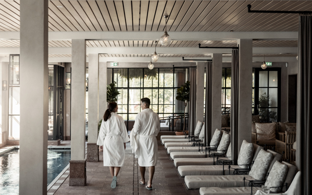 Par i vackert spa med pool