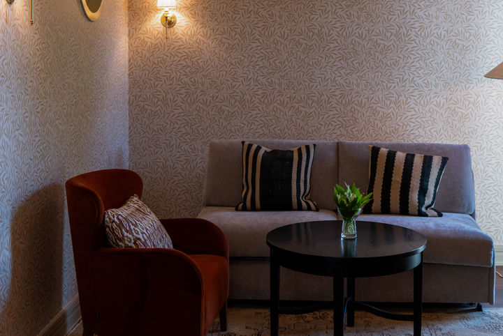 Sittgrupp i hotellsvit