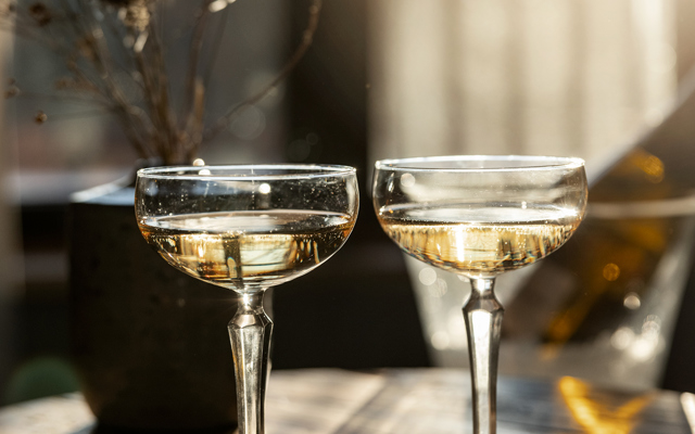 Två glas med champagne