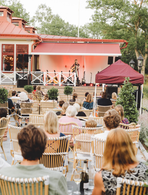 Artist spelar på Live på Smådalarö Gård