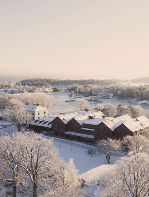Smådalarö Gård i vinterskrud