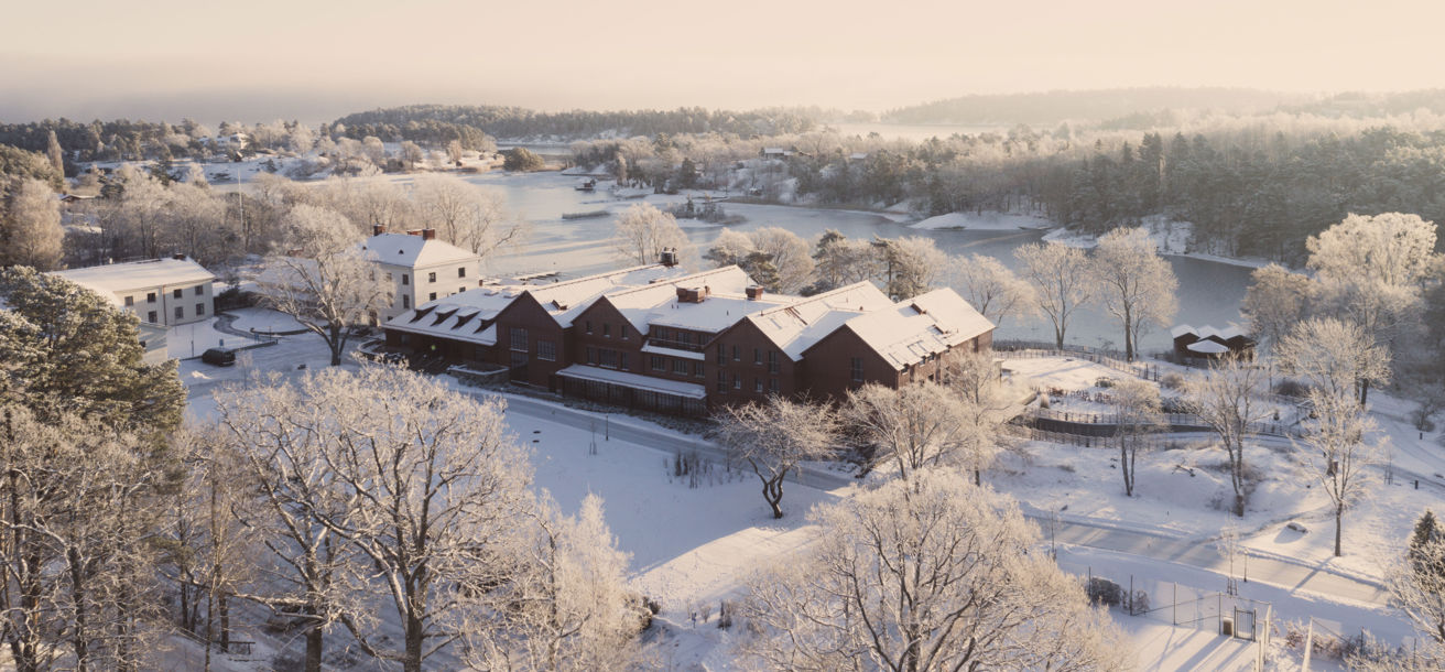 Smådalarö Gård i vinterskrud
