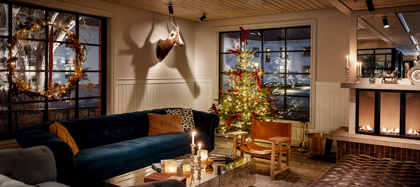Juldekorationer i receptionen