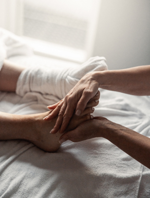Fotmassage och spabehandling i relaxavdelningen