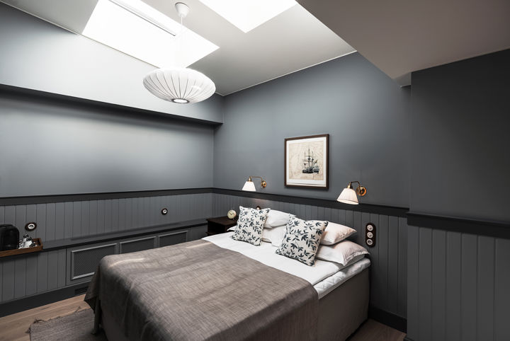 Hotellrum med takfönster
