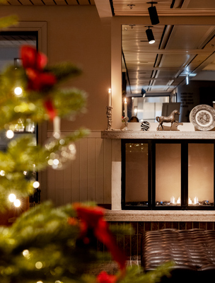 Julgran och öppen spis