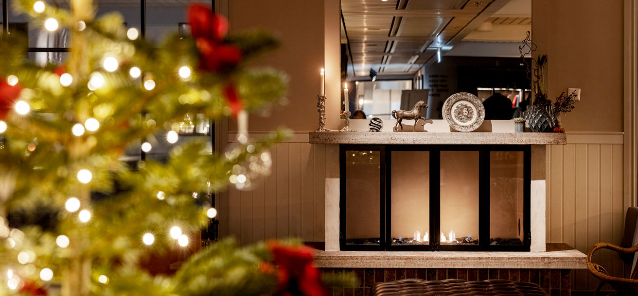 Julgran och öppen spis