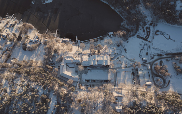 Smådalarö Gård i vinterskrud