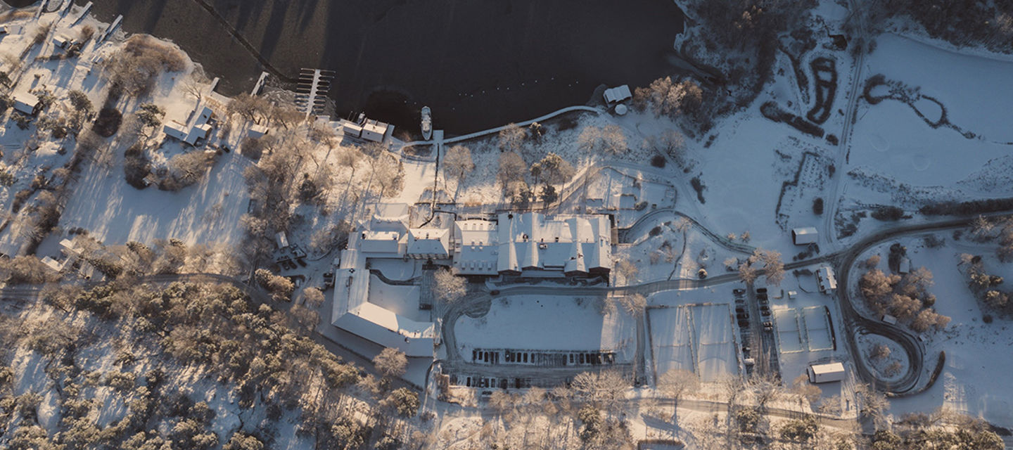 Smådalarö Gård i vinterskrud