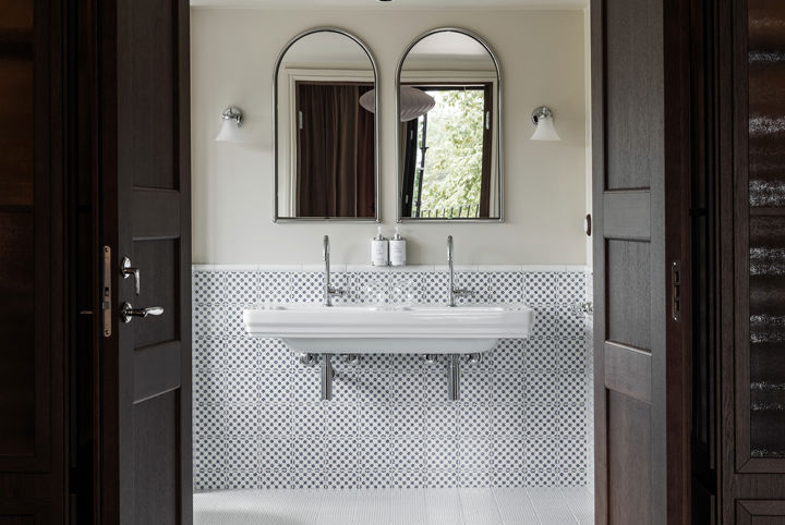 Anslutande badrum till hotellrummet